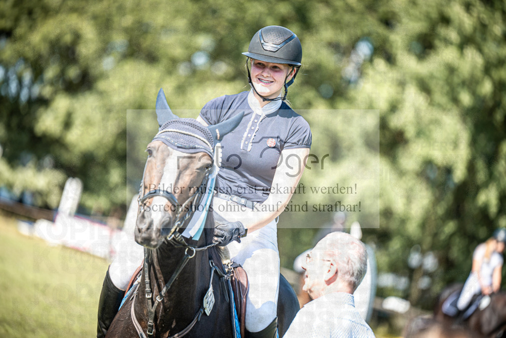 Z63_0036 | Entdecke hochwertige Reitturnierfotos von Foto Oger. Professionell, emotional und authentisch – jetzt Lieblingsmomente im Shop bestellen.Deutschlandweite Turnierfotografie. - Realisiert mit Pictrs.com