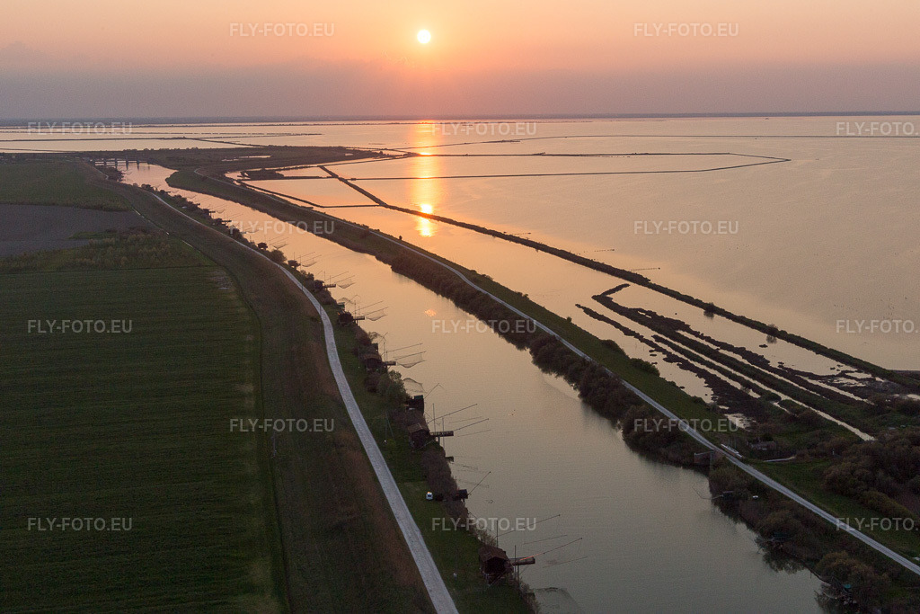 Vue aérienne: Vue de la ville à La Cascina dans le département Émilie-Romagne, Italie. Photo: IMG_098571.jpg prise le 05/04/2017 par Werner Riehm/FLY-FOTO.eu – Résolution de l'original: 5472 x 3648 px