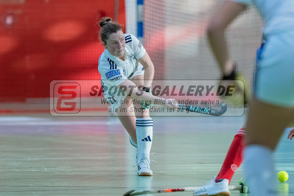 HK_20231217_107734 | 1. Bundesliga Damen Crefelder HC - Düsseldorfer HC  am 17.12.2023 Sporthalle Glockenspitz, Krefeld , Maike Schaunig ( Düsseldorfer HC #21 )