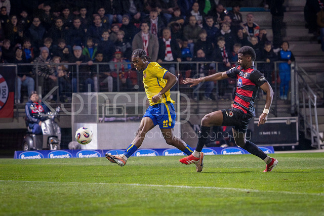 Third Division, FC Viktoria Köln vs Rot-Weiss Essen, 22.03.2026 | KÖLN, GERMANY - MARCH 22: Dickson Abiama (Rot-Weiss Essen, 11) scoring the first goal for Rot-Weiss Essen during the third division match on gameday 30 between FC Viktoria Köln vs Rot-Weiss Essen at Sportpark Höhenberg on March 22, 2026 in Köln, Germany. DFL REGULATIONS PROHIBIT ANY USE OF PHOTOGRAPHS AS IMAGE SEQUENCES AND/OR QUASI-VIDEO.