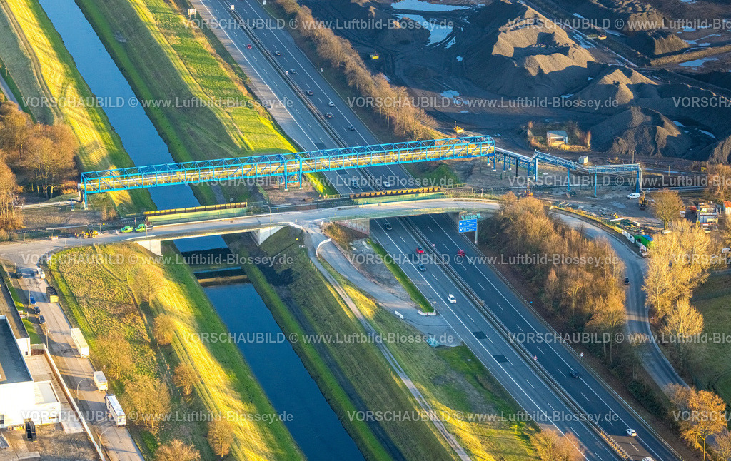 Bottrop251204620 | Luftbild, Baustelle bei der Brücke Lichtenhorst und Leitung, Fluss Emscher und Emscher Radweg, Autobahn A42, Ebel, Bottrop, Ruhrgebiet, Nordrhein-Westfalen, Deutschland