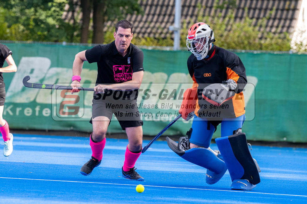 SFE_20240817_0236 | Krefeld, Deutschland, 17.08.2024:  European Cup for Recreational Hockey Players im KTHC Stadion Rot-Weiss Köln Tennis and Hockey Club am 17.08.2024 in Krefeld, Deutschland. (Foto von Stephan Fehrmann)Krefeld, Germany, 17.08.2024: European Cup for Recreational Hockey Players in KTHC Stadion Rot-Weiss Köln Tennis and Hockey Club at 17.08.2024 in Krefeld, Deutschland. (Foto from Stephan Fehrmann)
