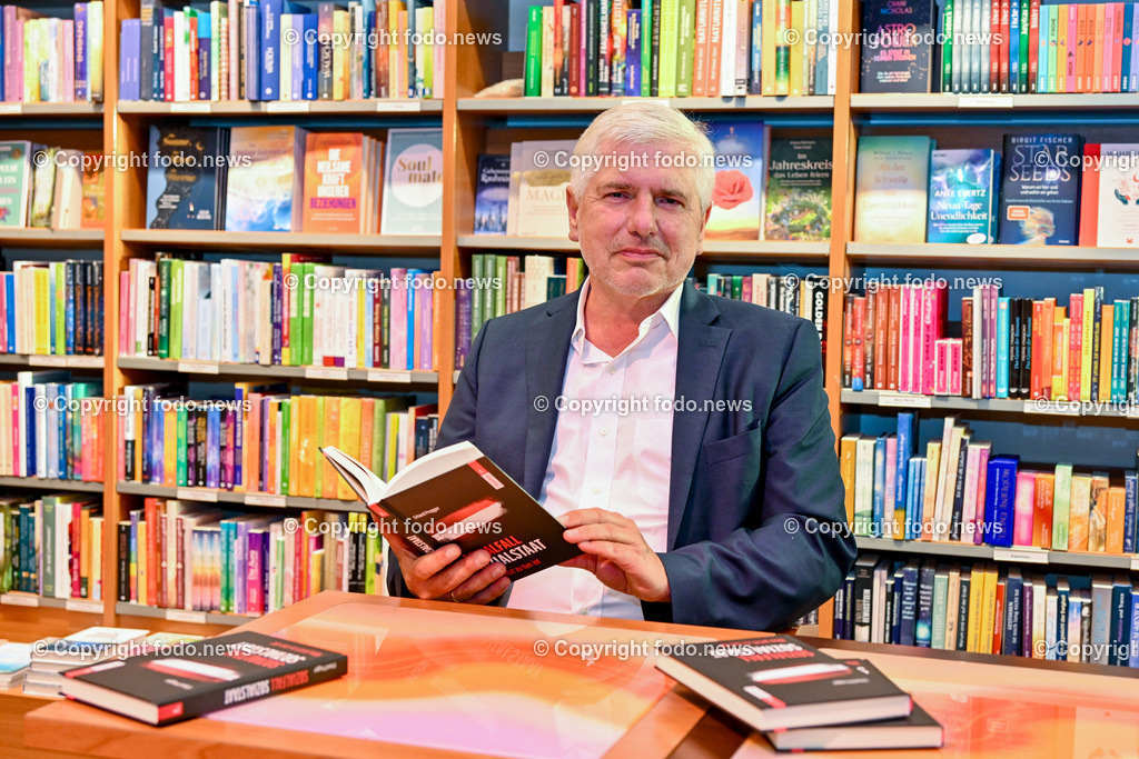 Linz_ Buchpraesentation Erhard Prugger_ 04.10.2023-5 | 04.10.2023, Linz, AUT, Buchpraesentation Erhard Prugger, im Bild Buchpraesentation Erhard Prugger - Sozialfall - Sozialstaat