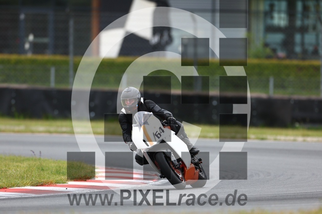 0064-20250522_00195 | Schöne Erinnerungen an spannende Momente - das festzuhalten ist unser Job. PIXELrace.de ist seit 2003 auf den Rennstrecken Europas unterwegs um die Action draußen beim Fahren und die wunderbare Stimmung imm Fahrerlager für euch einzufangen.