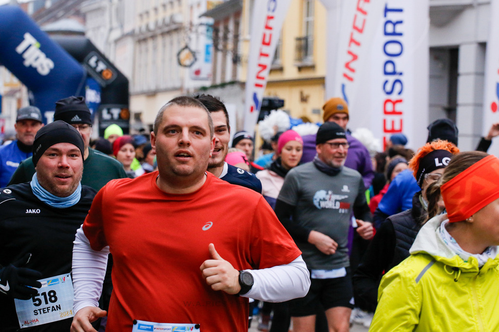 AW_20231231awmac8087 | WELS, 31.12.2023, Sparkasse Silvesterlauf Wels 2023 , Image shows: Photo: WAPICS / Andreas Willdoner