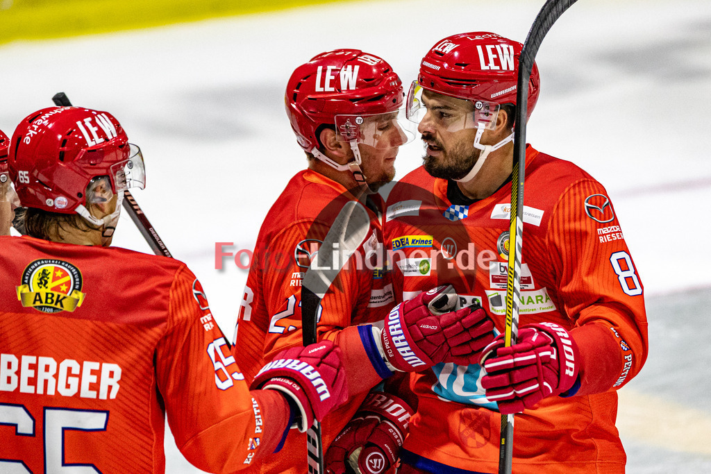 EC Peiting vs Heilbronner Falken | Eishockey Oberliga Süd 2023/2024, EC Peiting vs Heilbronner Falken,
Tor Felix BRASSARD (ECP 8),
2023-10-06 in Peiting (Eisstadion)
8 Felix BRASSARD (ECP 8), 23 David DIEBOLDER (ECP 23)
Copyright: WolfgangxLindner foto-lindner.de