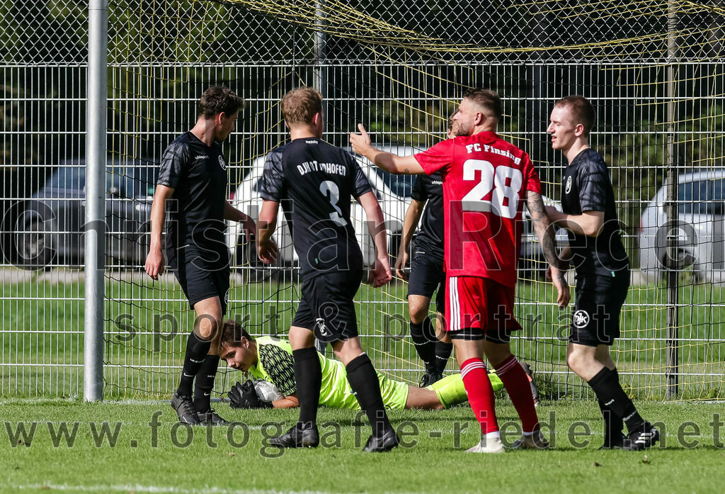 2023-09-17_070_DJK_Ottenhofen_gegen_FC_Finsing_II | Ottenhofen, Deutschland, 17.09.2023:
Fußball, Kreisklasse 2023 / 2024, 7. Spieltag, DJK Ottenhofen gegen FC Finsing II, Endergebnis: 3:0

Sebastian Reiser (DJK Ottenhofen, #3), Benedikt Schiwietz (FC Finsing, #28), Lukas Meinzer (DJK Ottenhofen, #13)

Foto: Christian Riedel / fotografie-riedel.net