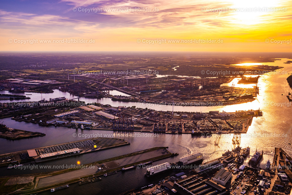 Hamburg_Tollerort_Sonnenuntergang_ELS_6011040923 | HAMBURG 21.08.2023 Containerterminal im Containerhafen des Überseehafen Container Terminal Tollerort in Hamburg. // Container Terminal in the port of the international port Container Terminal Tollerort in Hamburg. Foto: Martin Elsen