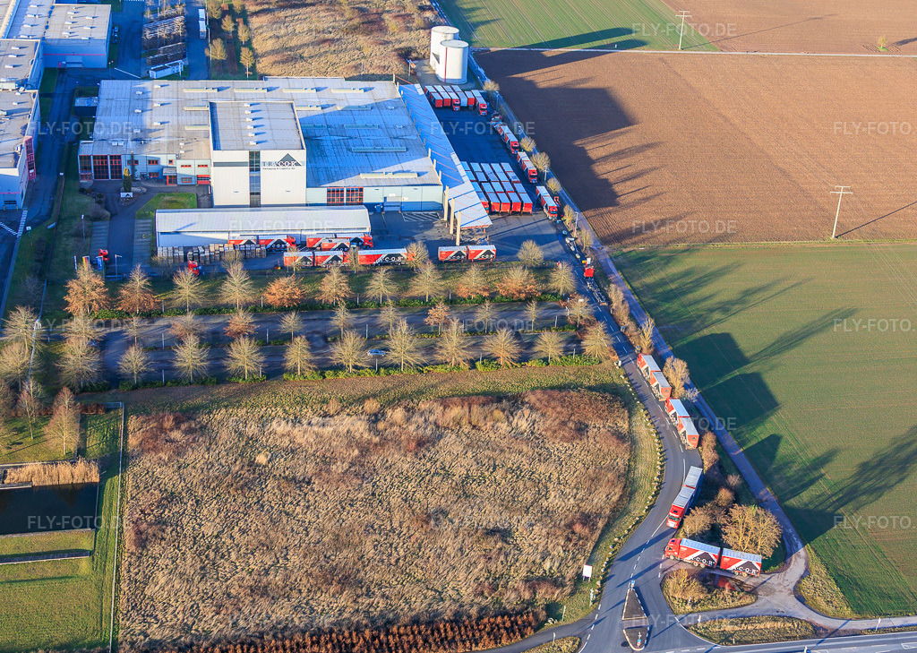 Luftbild: Fuhrpark der TRICOR Packaging & Logistics AG in Offenbach an der Queich im Bundesland Rheinland-Pfalz in Deutschland. Foto: IMG_153064.jpg vom 07.02.2026 durch Werner Riehm/FLY-FOTO.deTRICOR | Hersteller von innovativen Industrieverpackungen | TRICOR