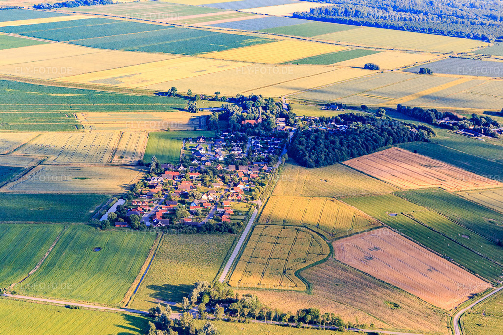 Luftbild: Ferienhaussiedlung Eichenweg im Ortsteil Kating in Tönning im Bundesland Schleswig-Holstein in Deutschland. Foto: IMG_0007269.jpg vom 10.07.2021 durch Werner Riehm/FLY-FOTO.de