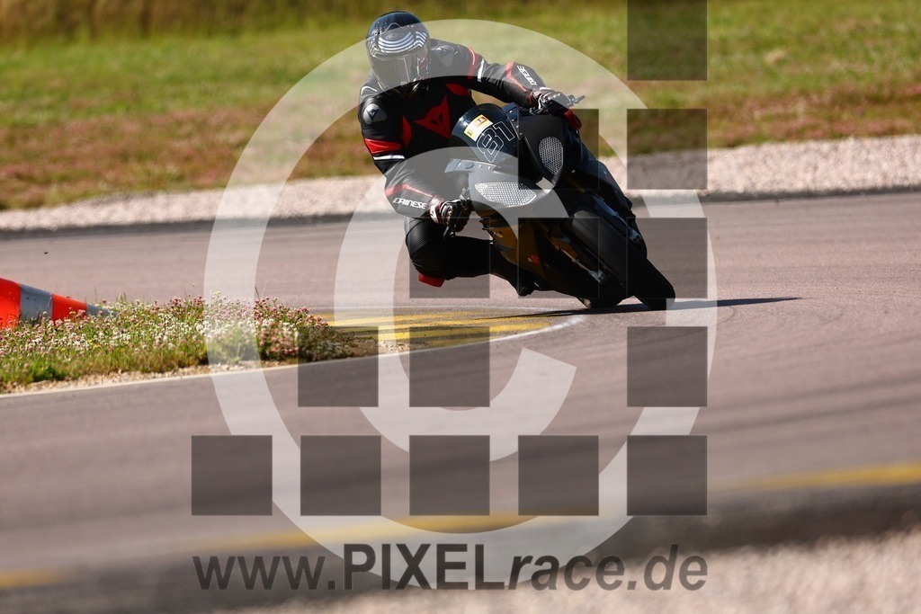 0081-20250619_01022 | Schöne Erinnerungen an spannende Momente - das festzuhalten ist unser Job. PIXELrace.de ist seit 2003 auf den Rennstrecken Europas unterwegs um die Action draußen beim Fahren und die wunderbare Stimmung imm Fahrerlager für euch einzufangen.
