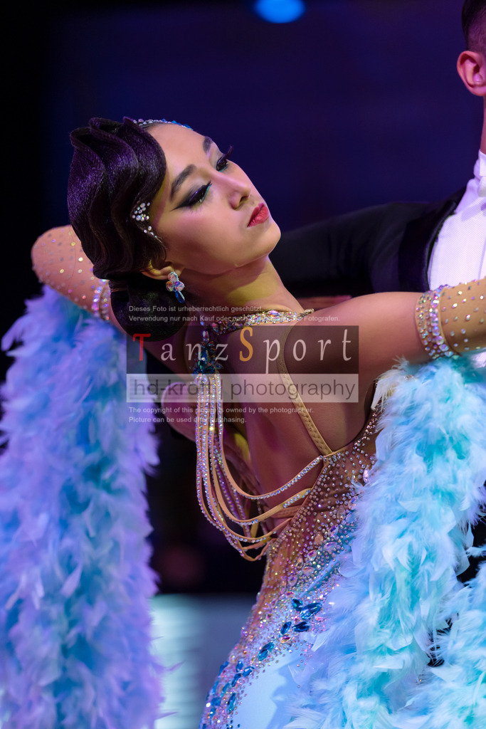20241215_WDSF_Int_Open_Std-Riga-8789 | Tanzsportbilder, Standardtanz, Lateintanz, WDSF, DTV, LTVB, dancecomp, goc, hessen tanzt, blaues band der spree, walzer, tango, wiener walzer, slowfox, quickstepp, samba, rumba, cha-cha-cha, paso doble. jive, hd-kroft photography, turniertanzsport