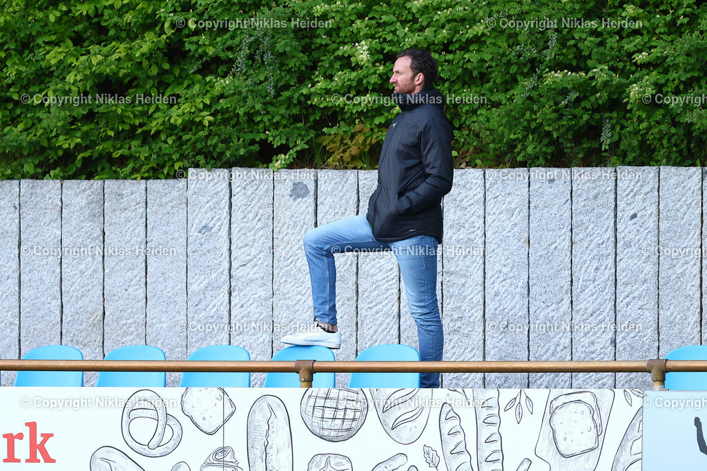 NH_HolsteinKielU19_FCHansaRostockU19_U19DFBNachwuchsliga_07052025 | Dominic Peitz (NLZ-Leiter, Holstein Kiel)Fußball I Junioren I U19 DFB-Nachwuchsliga I Saison 2024-2025 I Hauptrunde Liga B, Gruppa A, 12. Spieltag I Holstein Kiel U19 - FC Hansa Rostock U19 I 07.05.2025 I Citti-Fußballpark