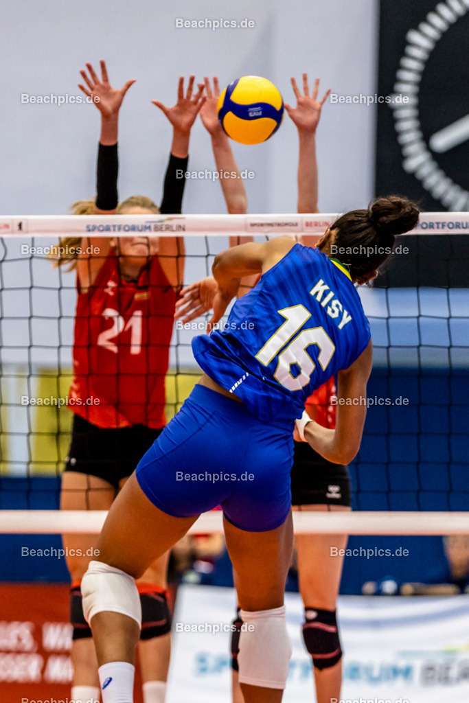 2022-00063309-Testspiel-Deutschland-Brasilien | Angriff Kiss NASCIMENTO #16 BRA, 17.09.2022; Berlin Foto: Gerold Rebsch - www.beachpics.de
