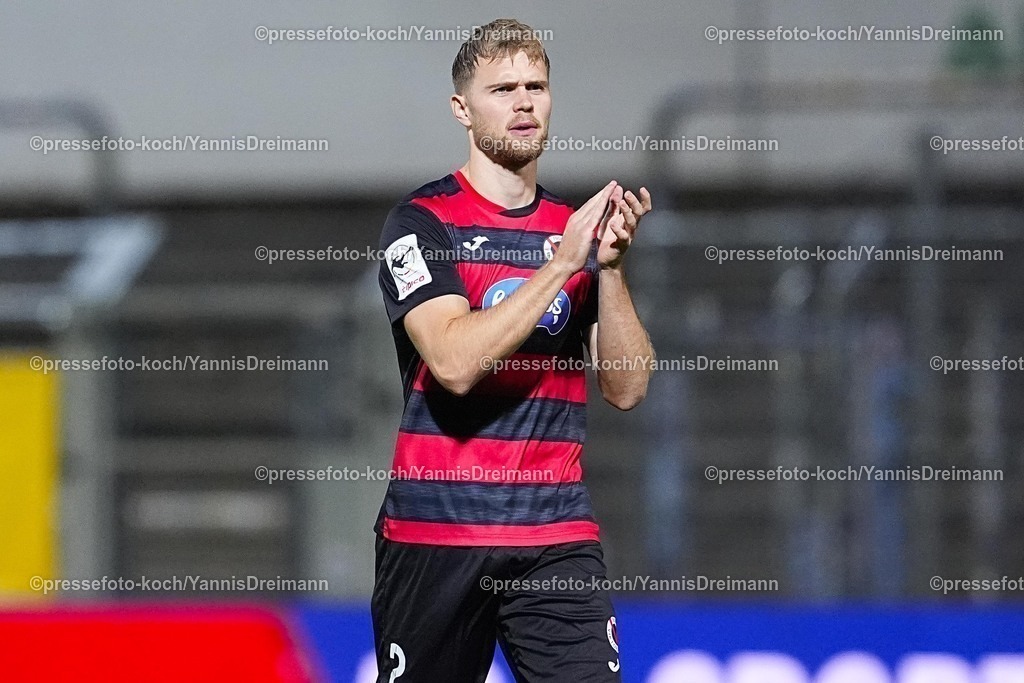 xYDR31102501102 | 31.10.2025, xydrx, Fußball, 3.Liga, FC Viktoria Köln - FC Ingolstadt 04, Saison 2025 2026, Sportpark Höhenberg: Lars Dietz (FC Viktoria Köln #2)   DFB regulations prohibit any use of photographs as image sequences and or quasi-video.