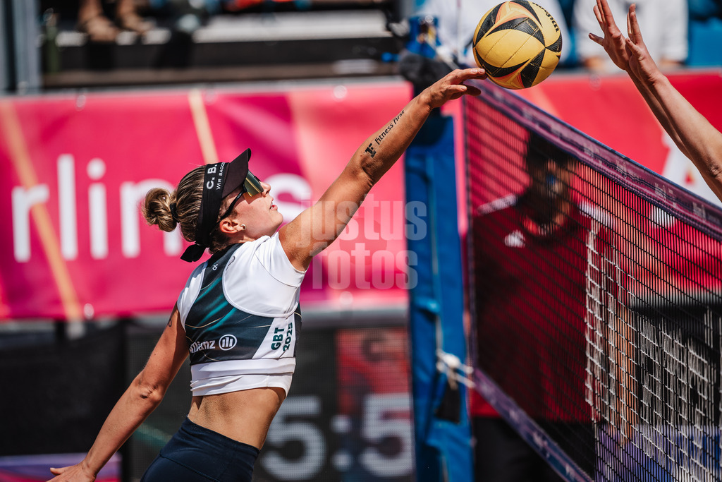 Beachvolleyball | Frauen | Allianz German Beach Tour 2025 | Tourstop Hamburg | 29.05.2025 | Louisa Marunde beim Angriff