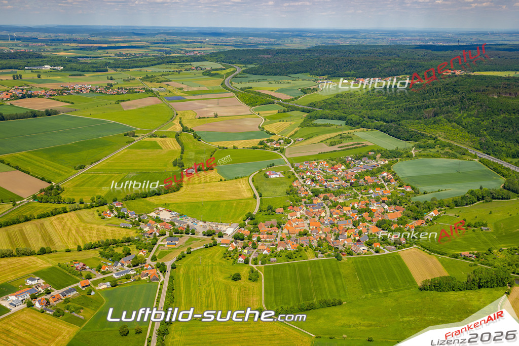 Aktuelles Luftbild von Schweinsdorf Neusitz - Die Luftaufnahme wurde 2022 mittels UL-Flugzeug erstellt ( keine Drohne ) - hochauflösende Kamera-Systeme von  Canon -Beste Qualität - Für grossformatige Ausdrucke geeignet. Die Geschenkidee !