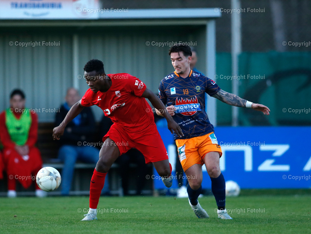 A_LUI_04042025_12 | SPORT,FUSSBALL,REGINALLIGA MITTE ASKOE OEDT-DSC WONISCH INSTALLATIONEN 04.04.2025 IM BILD: ADAMSON SHARAFA (OEDT) UND MARCO FUCHSHUBER  (DSC) FOTOLUI 