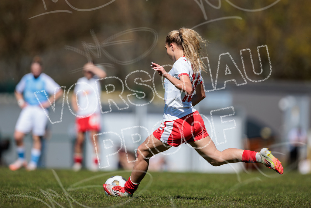 Gipfeltreffen der Frauen: Finale um den Sachsenlotto Landespokal 2026 | Am 1. Mai 2026 trafen im Endspiel des Sachsenlotto Landespokals die Frauen des Chemnitzer FC und die zweite Mannschaft von RasenBallsport Leipzig aufeinander. Vor stimmungsvoller Kulisse kämpften beide Teams ab 15:00 Uhr um die begehrte Trophäe des sächsischen Fußballs. Diese Galerie zeigt die Highlights, packende Zweikämpfe und die emotionalsten Momente des Finaltags. - Realisiert mit Pictrs.com