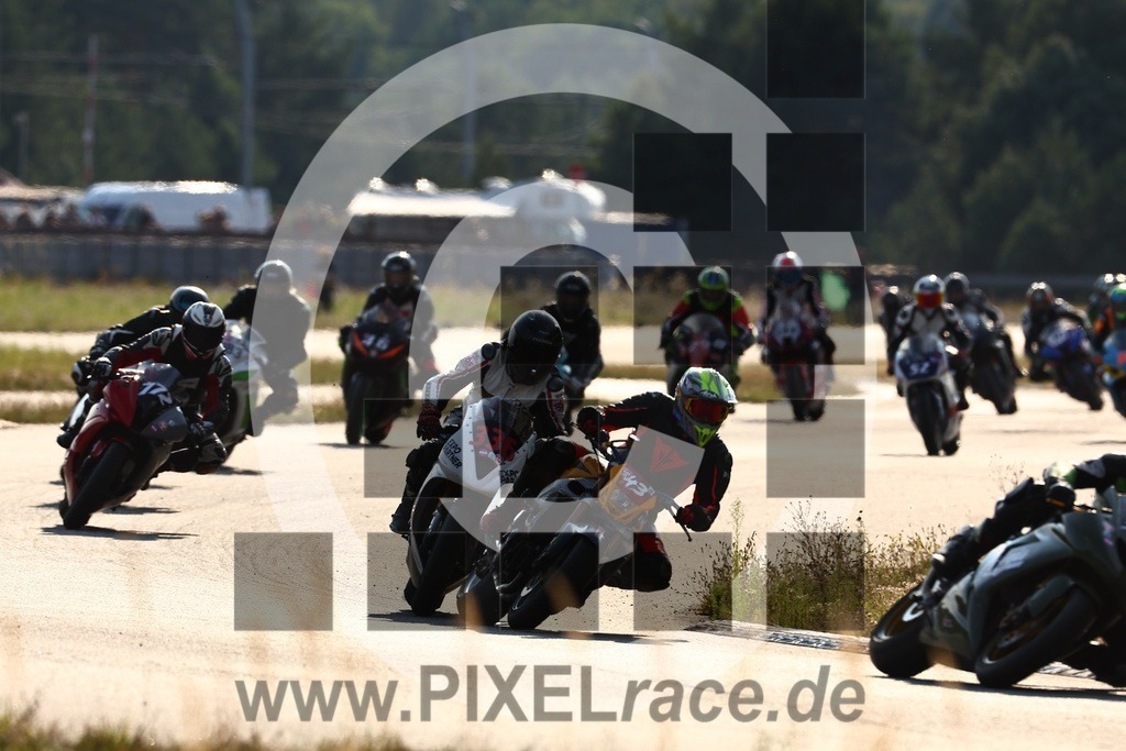 start-20240803_05189 | Schöne Erinnerungen an spannende Momente - das festzuhalten ist unser Job. PIXELrace.de ist seit 2003 auf den Rennstrecken Europas unterwegs um die Action draußen beim Fahren und die wunderbare Stimmung imm Fahrerlager für euch einzufangen.