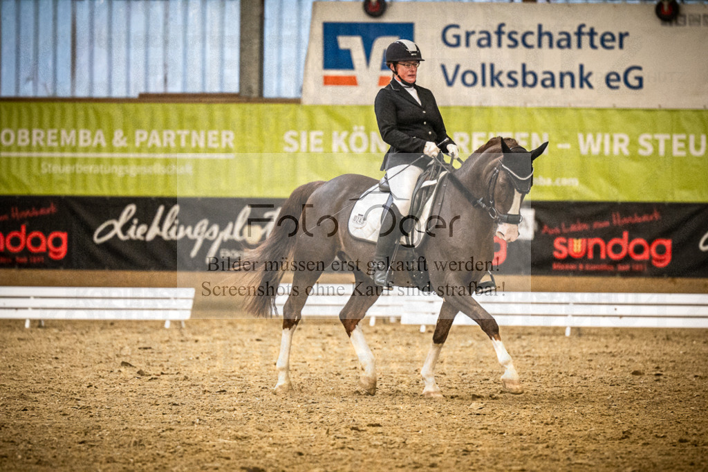 DOS_0541 | Entdecke hochwertige Reitturnierfotos von Foto Oger. Professionell, emotional und authentisch – jetzt Lieblingsmomente im Shop bestellen.Deutschlandweite Turnierfotografie. - Realisiert mit Pictrs.com