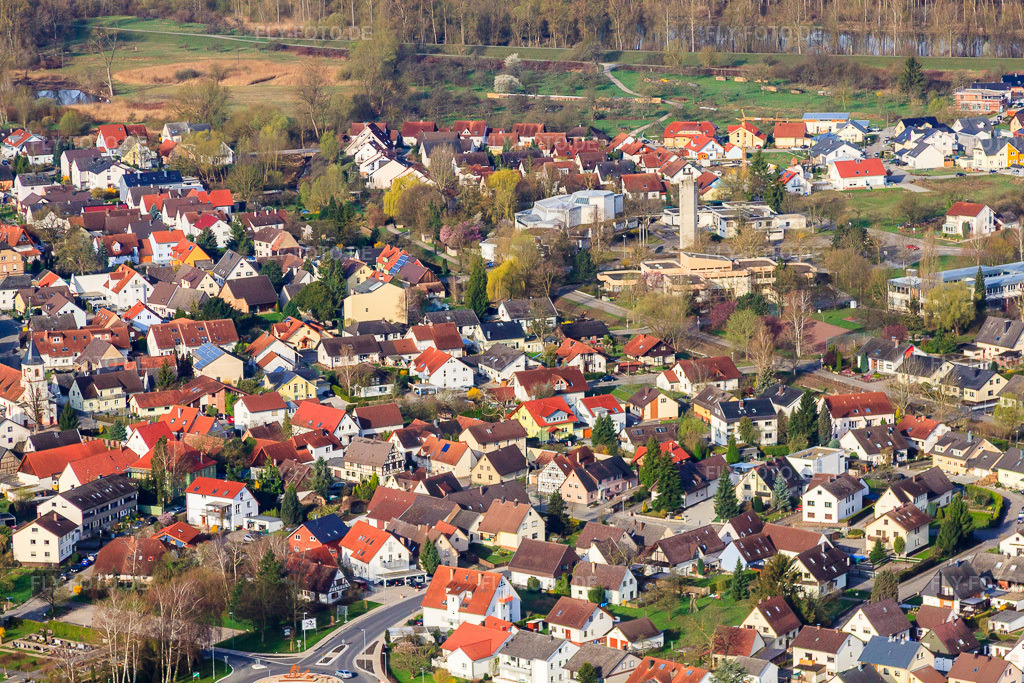 Luftbild: Heilig Geist Kirche im Ortsteil Illingen in Elchesheim-Illingen im Bundesland Baden-Württemberg in Deutschland. Foto: IMG_25553.jpg vom 02.04.2010 durch Werner Riehm/FLY-FOTO.de