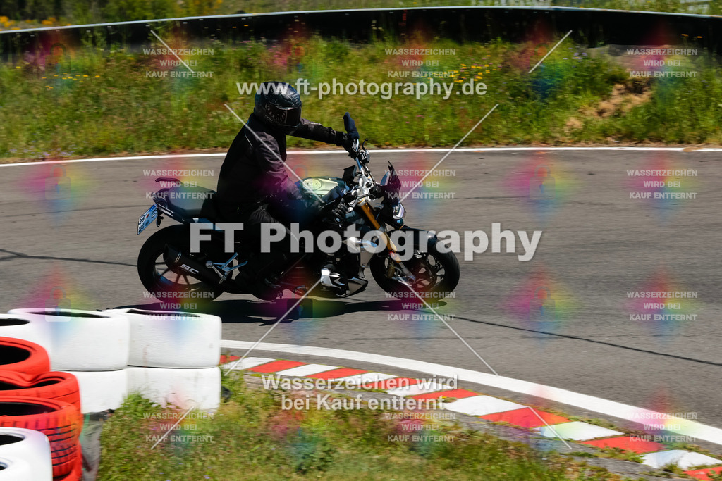 Moto-TeamOBK-22069 | Hier findet Ihr Bilder von Touristenfahrten auf der Nürburgring Nordschleife oder von anderen Veranstaltungen die ich besucht habe. Viel Spass beim Durch Schauen 