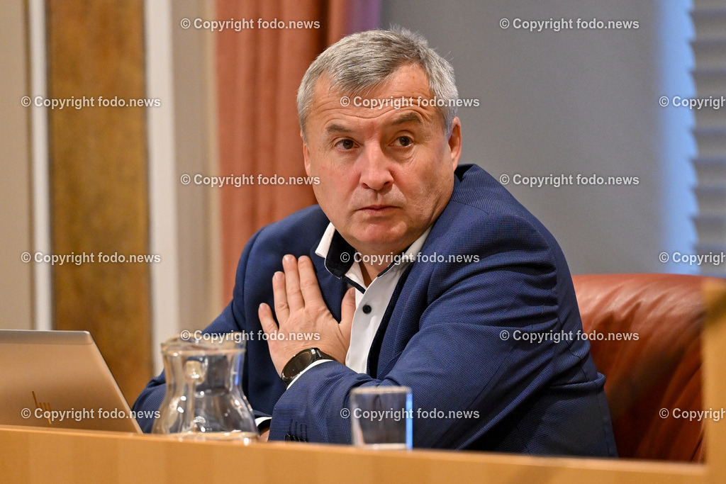Landhaus Linz_ Promenade_ Landtagssitzung_ Budgetlandtag 2023_ 05.12.2023-44 | 05.12.2023, Landhaus Linz AUT, Promenade, Landtagssitzung, Budgetlandtag 2023, im Bild Rudolf Hoscher (Direktor des Ooe Landesrechnungshofes)
