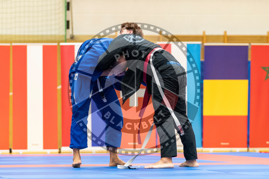 20231118PBB11823 | Fighters compete during the AJP Tour 600 Frankfurt Championship in Frankfurt/Main, Germany, on November 18, 2023.