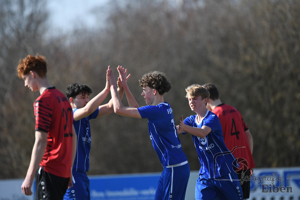 FC Rastede-JFV Leer | Bezirksliga B-Jugend; FC Rastede (blau)-JFV Leer (rot) am 08.03.2025; in Rastede (Sportanlage Köttersweg), Photo: Philip Eiben 2025 - Realisiert mit Pictrs.com