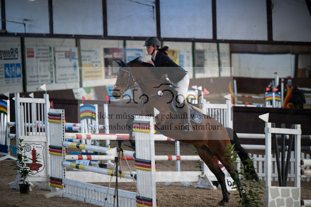 Hallenreittunier Voxtrup 2023 | Entdecke hochwertige Reitturnierfotos von Foto Oger. Professionell, emotional und authentisch – jetzt Lieblingsmomente im Shop bestellen.Deutschlandweite Turnierfotografie. - Realisiert mit Pictrs.com