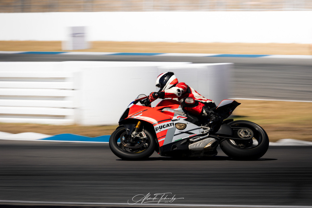 Ducati Trackday Hockenheimring 2026 | Entdecken Sie die faszinierende Welt von Alexander Tschuncky Arts: Kreative Fotografie, atemberaubende Automobilkunst und hochwertiger Bilderdruck. Lassen Sie sich inspirieren! - Realisiert mit Pictrs.com