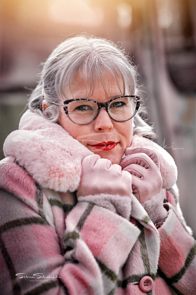 Simone_21-02-25_DSCF3695 | People- und Tierfotografie, Imageaufnahmen, Veranstaltungsfotografie und Wandbilder aus der Natur ★ Made in Germany ✔️ Druck + Downloads ✔️ Naturfotografie in Top Qualität ★ schneller Versand, weltweite Lieferung! - Realisiert mit Pictrs.com