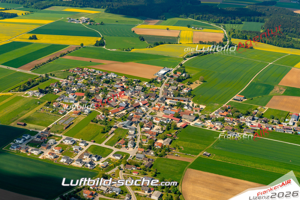 Das Luftbild zeigt : Pondorf Altmannstein - Die Luftaufnahme wurde 2024 vom UL-Flugzeug aus erstellt ( keine Drohne ) - Hochauflösende Luftaufnahme - Für grossformatige Ausdrucke geeignet. Die Geschenkidee !Mit Lizenz und Bildrechte bestellbar