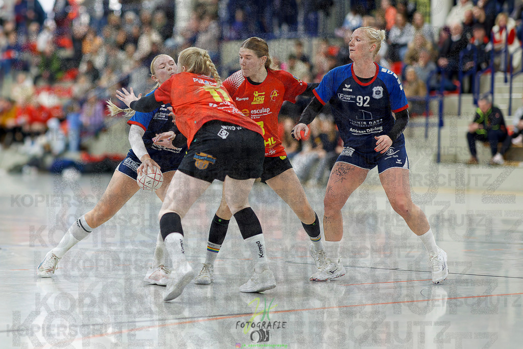 Frauen Regionalliga (HHV); HSG Wettenberg - TV Hüttenberg | Frauen Regionalliga (HHV); HSG Wettenberg - TV Hüttenberg am 06.12.2025 in Launsbach (Wettenberg) (Halle GS Launsbach (Wettenberg))Photo © 2025 - Jörg Heinrich - Realisiert mit Pictrs.com