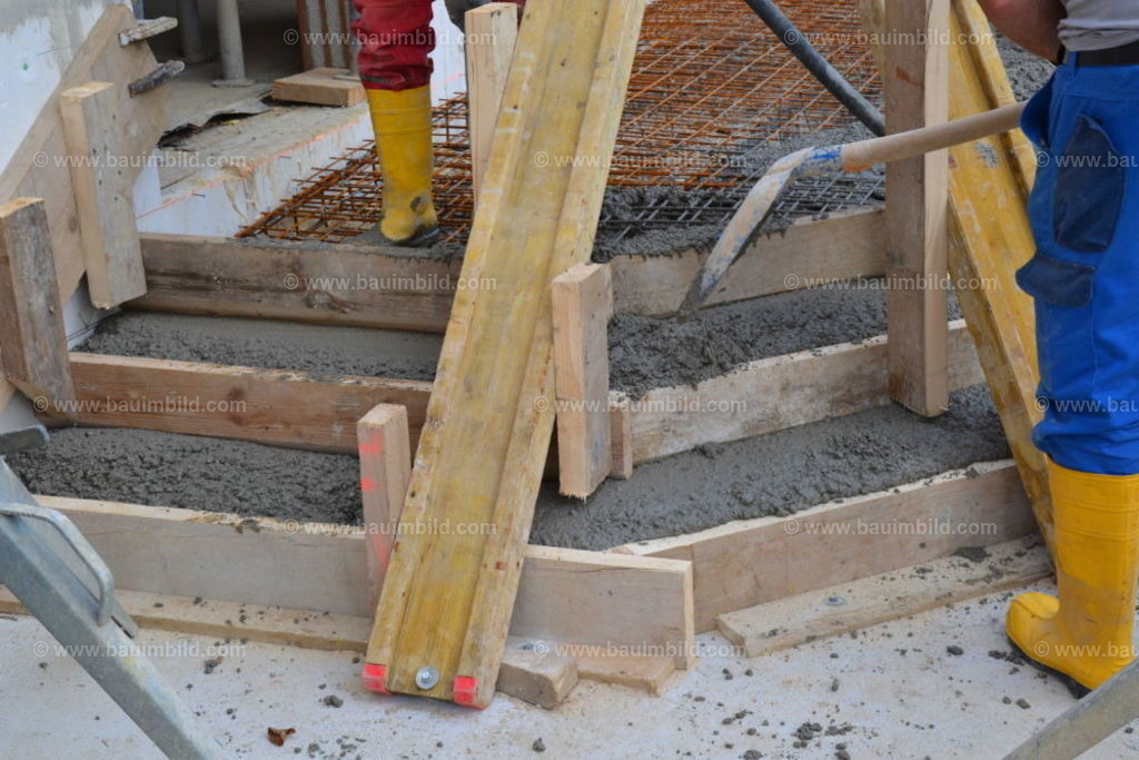 bib-lg04-betonarbeiten-0481 | Nach LV-Leistungsgruppen sortierte Detailfotos über den Bau eines Hauses. Alle Hausbau-Bilder direkt vom Urheber und Autor der Website Haus-Selber-Bauen.com