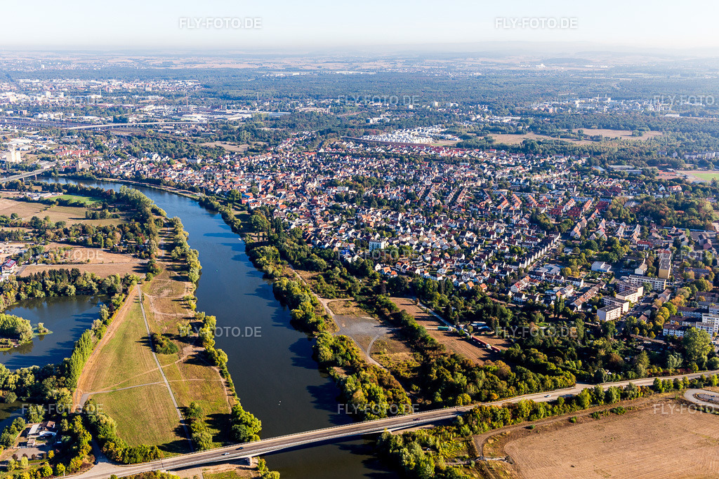 Ortsansicht | Luftbild: Ortsansicht im Ortsteil Großauheim in Hanau im Bundesland Hessen in Deutschland. Foto: IMG_111026.jpg vom 08.09.2018 durch Werner Riehm/FLY-FOTO.de - Realisiert mit Pictrs.com