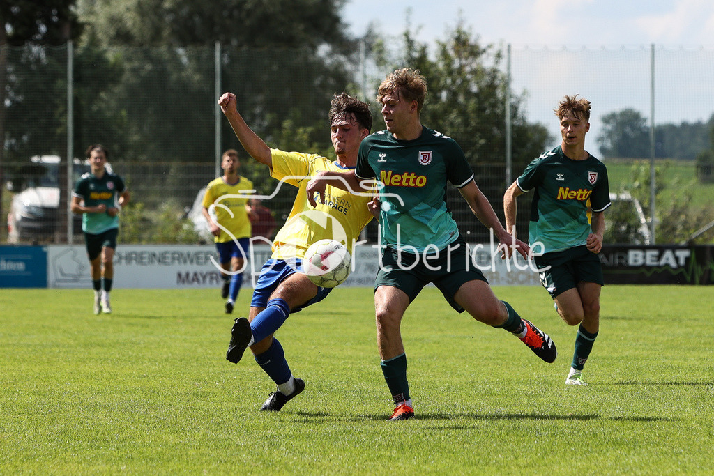 FC Pipinsried - SSV Jahn Regensburg II | Sebastian KESSLER (FCP) / Alexander NITTNAUS (SSV)