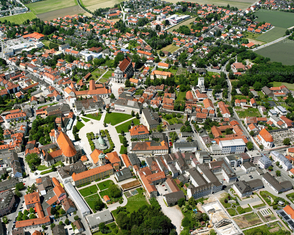2600574 | ALTöTTING 09.06.2006 Stadtansicht des Innenstadtbereiches  in Altötting im Bundesland Bayern, Deutschland // City view on down town  in Altötting in the state Bavaria, Germany Foto: Gerhard Launer