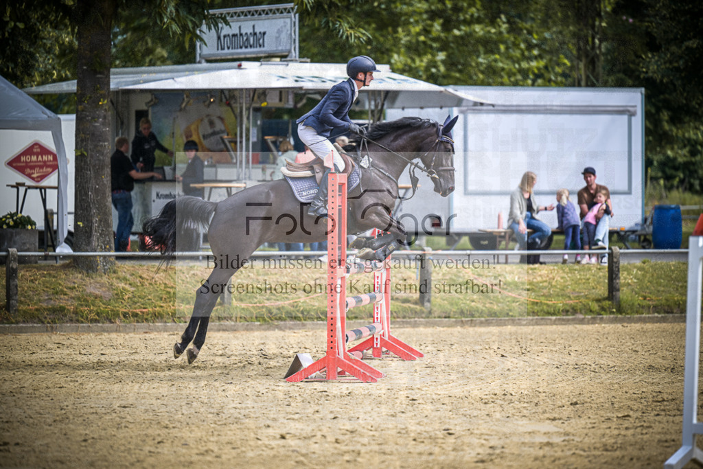 DOS_5527 | Entdecke hochwertige Reitturnierfotos von Foto Oger. Professionell, emotional und authentisch – jetzt Lieblingsmomente im Shop bestellen.Deutschlandweite Turnierfotografie. - Realisiert mit Pictrs.com