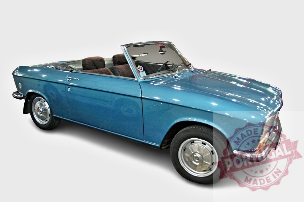 Peugeot 304 cabriolet showing its elegance and style | Classic Peugeot 304 cabriolet parked, showing its timeless design - Realisiert mit Pictrs.com