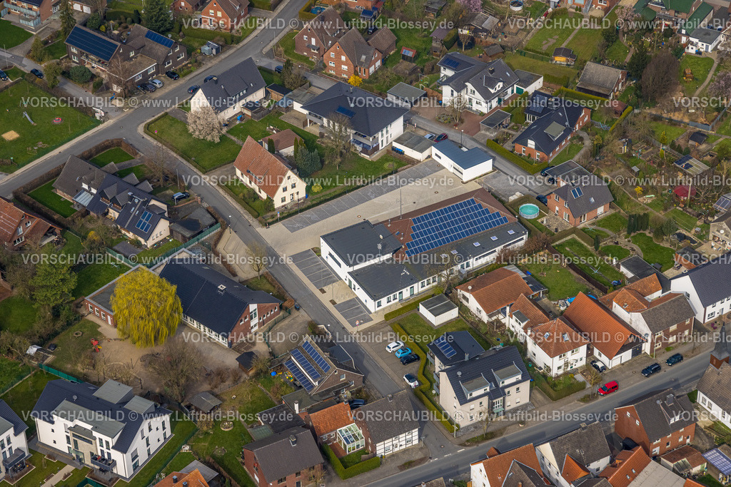 Lippetal240307194 | Luftbild, Wohngebiet, Feuerwehr Gebäude Löschzug Herzfeld mit Solardach, Lippetal, Herzfeld, Nordrhein-Westfalen, Deutschland