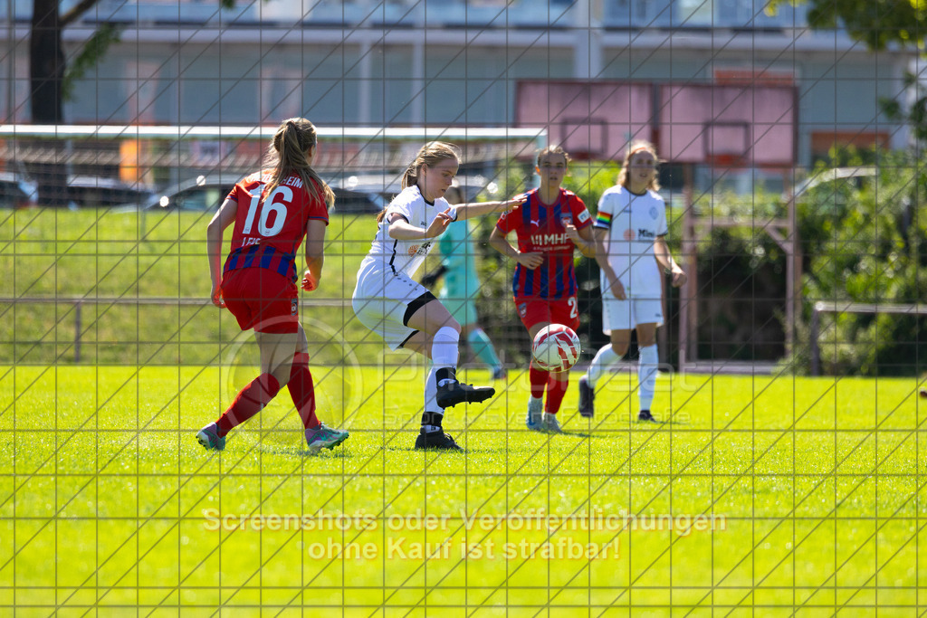 20260906_124619_0317_(c)_by_PhotoPeet | Celine Weingold (1.FC Donzdorf #16)1.FC Donzdorf (weiß) vs. 1.FC Heidenheim 1846 (rot), Fußball, Frauen-Verbandspokal Gruppe 2, 2. Runde, Saison 2026/2027, Rasenplatz Lautertal Stadion, Süßener Straße 16, 73072 Donzdorf, 06.09.2026 - 11:00 Uhr,Foto: PhotoPeet / Sport- &amp; Eventfotografie / Peter Harich
