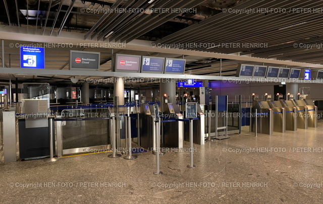 Großstreik am Montag - Deutschland steht still | 27.03.2023 Impressionen Eindrücke Flughafen Rhein Main Frankfurt Südhessen ganztägiger ver.di Warnstreik Grossstreik VERDI und EVG kein Flugverkehr keine Starts Landungen Reisenden (Foto: Peter Henrich) - Realisiert mit Pictrs.com