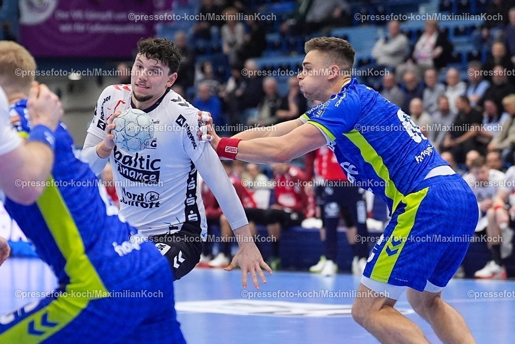 xYDRx10022601022 | 10.02.2026, xydrx, Handball, 1.HBL, VfL Gummersbach - SG Flensburg-Handewitt, Schwalbe-Arena: Marko Grgic (SG Flensburg-Handewitt #17) im Zweikampf gegen Stepan Zeman (VfL Gummersbach #66)   Photo: xYannisxDreimannxPressefotoKochx