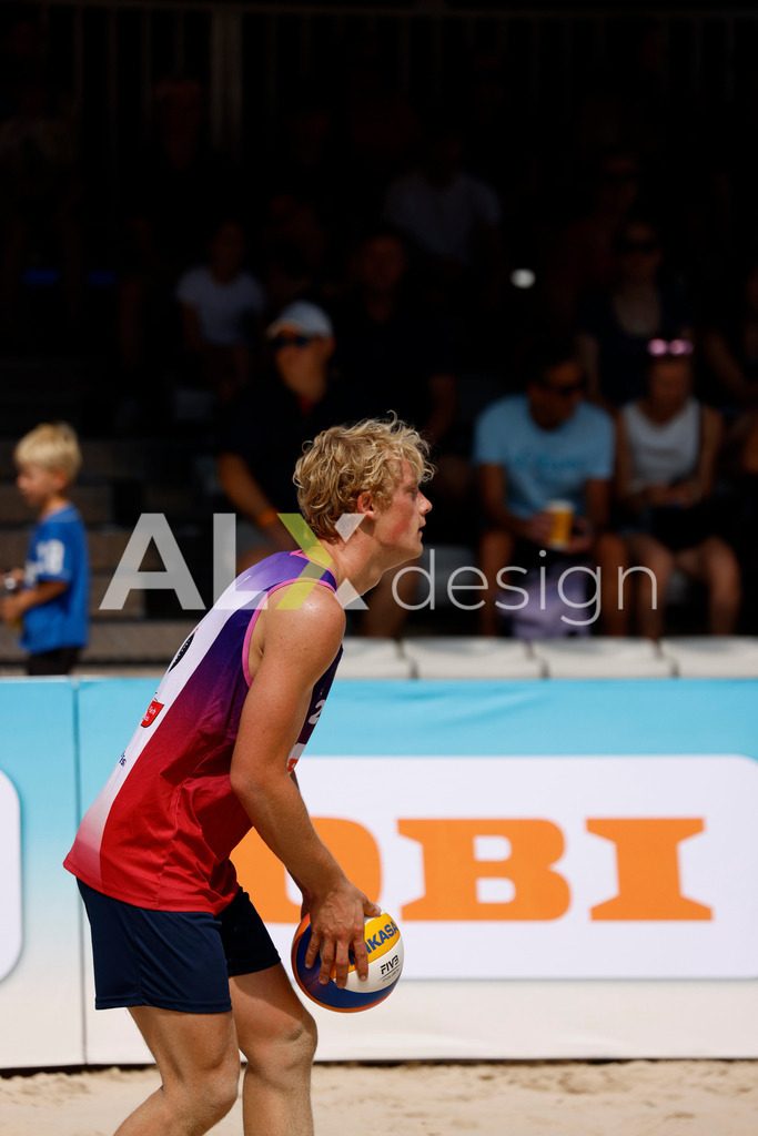 Obi BeachTour 2026 - Basel | BASEL, SWITZERLAND - JULY 18: JACOB HEJLSVIG PETERSEN (DEN) serve during the Obi BeachTour 2026 match between ALLEMANN / LEFFLER (SUI) and MASSEREY / SCHNEGG (SUI) at Barfüsserplatz on July 18, 2026 in Basel, Switzerland. - Realisiert mit Pictrs.com
