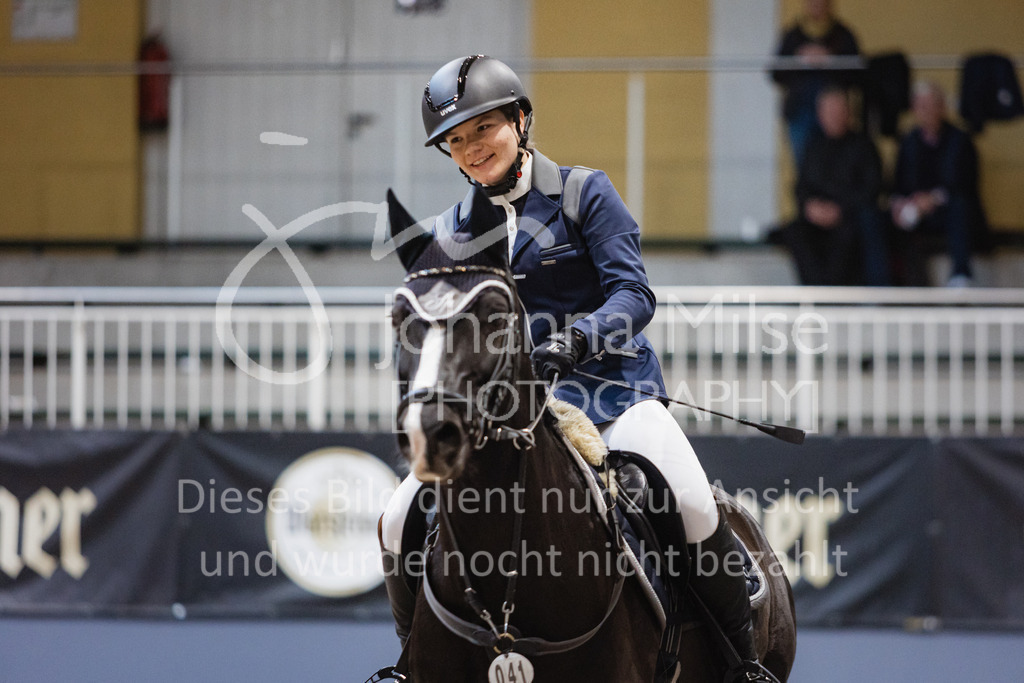 221112_Warstein_E-Stil-443 | Deine schönsten Turniermomente als professionelle Fotos! Entdecke hochwertige Pferdesport-Fotografie im Online-Shop. Jetzt Fotos finden & bestellen!