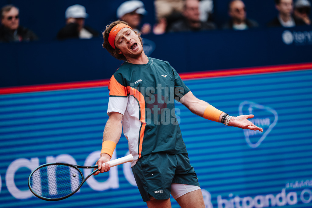 Tennis | Männer | bitpanda Hamburg Open Finale | ATP 500 | Andrei Andrejewitsch Rubljow (RUS) vs. Flavio Cobolli (ITA) | 24.05.2025 | Andrei Andrejewitsch Rubljow unzufrieden