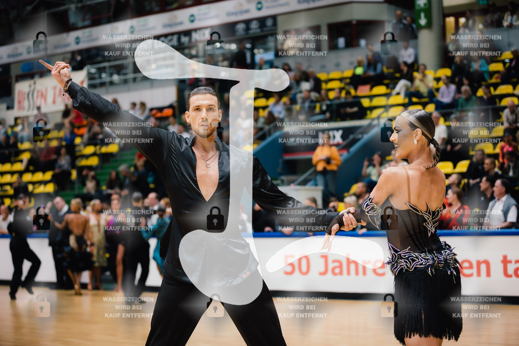Hessen Tanzt WDSF International Open Latin 11th (43) Justin Lauer _ Rita Schumichin (TSC Saltatio Neustadt im TV 1860 Mußbach)-2025-05-18-4899 | Webshop for digital downloads and prints of dance sport, event & show photographer Julian Link - Realisiert mit Pictrs.com