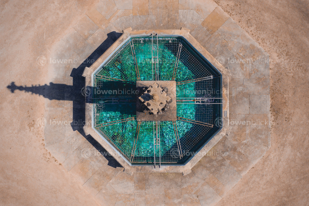 Brunnen im Schlosshof von Donzdorf | löwenblicke | shop